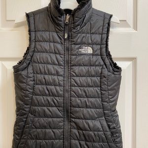 Girls north face reversible vest